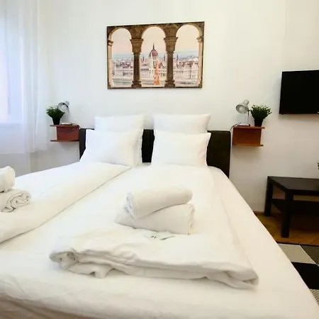 Standard By Hi5- Aranykez Apartamento Budapeste