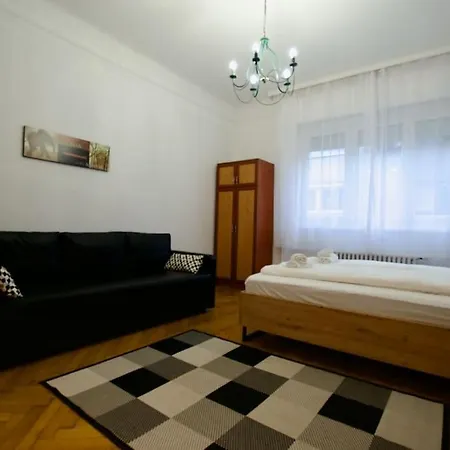 Standard By Hi5- Aranykéz Budapest
