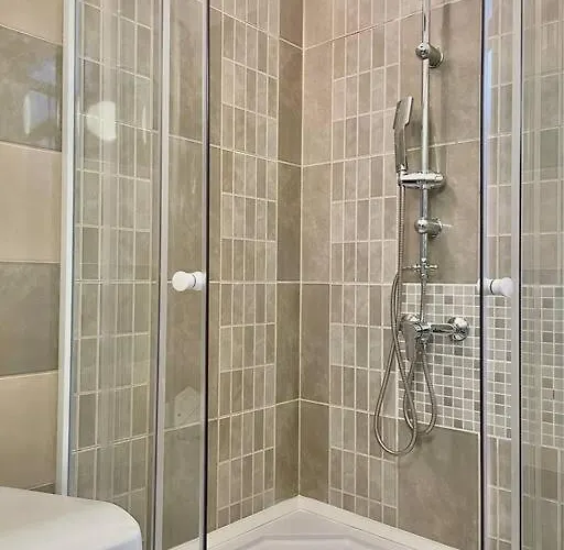 Standard By Hi5- Aranykez * Budapesta