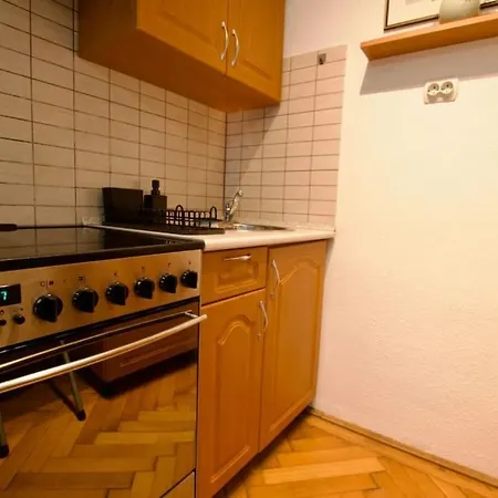 Apartment Standard By Hi5- Aranykez *