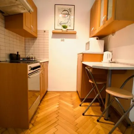 Standard By Hi5- Aranykez * Budapest
